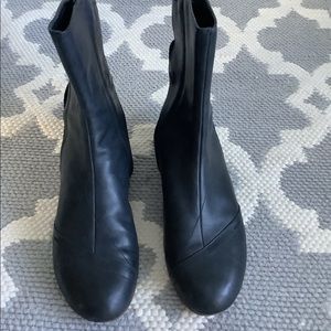 PATAGONIA | Bandha Leather and Suede Ankle Boots | Size 9